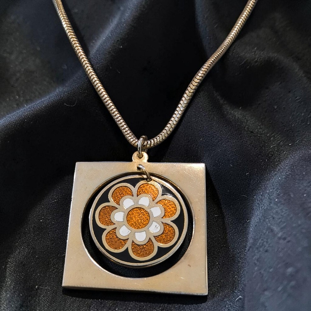 Vintage De Passillé-Sylvestre Kinetic Flower Pendant Necklace